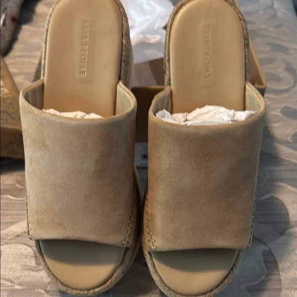 Free People Tan Platform Slides with Whipstitch Detailing - Picture 2 of 6